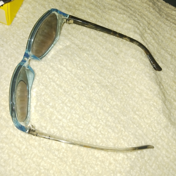 Von Zipper Sunglasses (WORN ONCE) - Picture 7 of 15